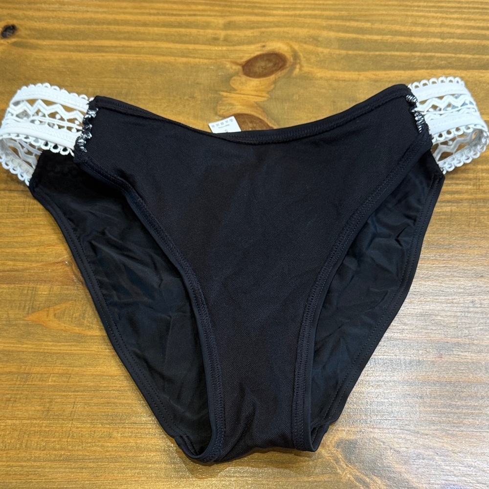 Chic Black Women's Bikini Bottom with Lace Detail - Picture 5 of 6